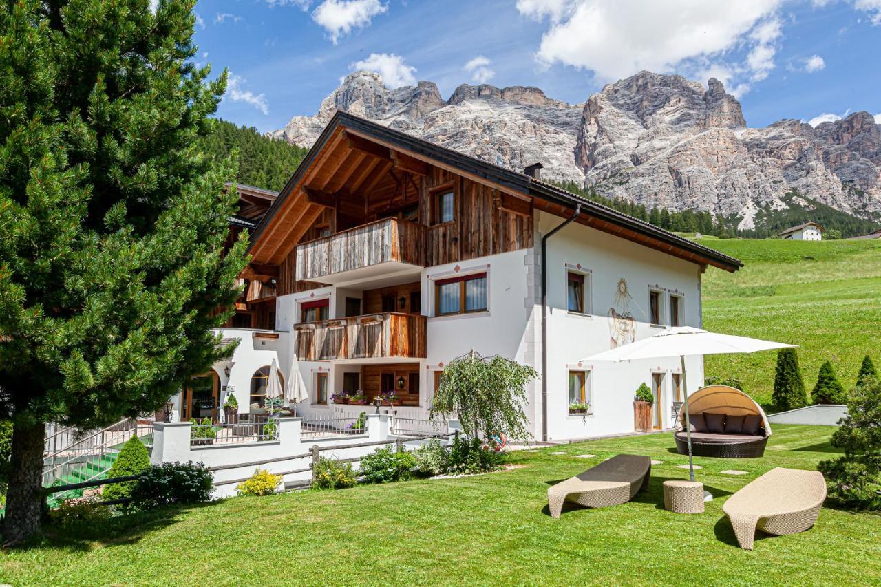 Villa Flora Mountain Lodges San Cassiano  Exterior photo