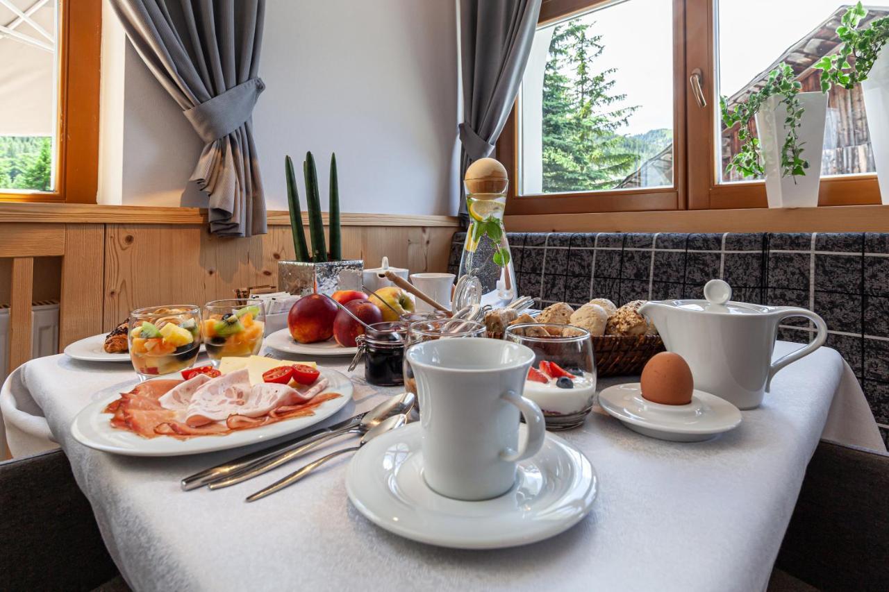 Villa Flora Mountain Lodges San Cassiano  Exterior photo